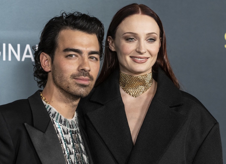 От знакомства в соцсетях до развода: история любви Софи Тернер и Джо Джонаса