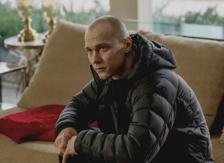 Соревнуется с Калкиным и знаком с Джоли: интересные факты о Юре Борисове