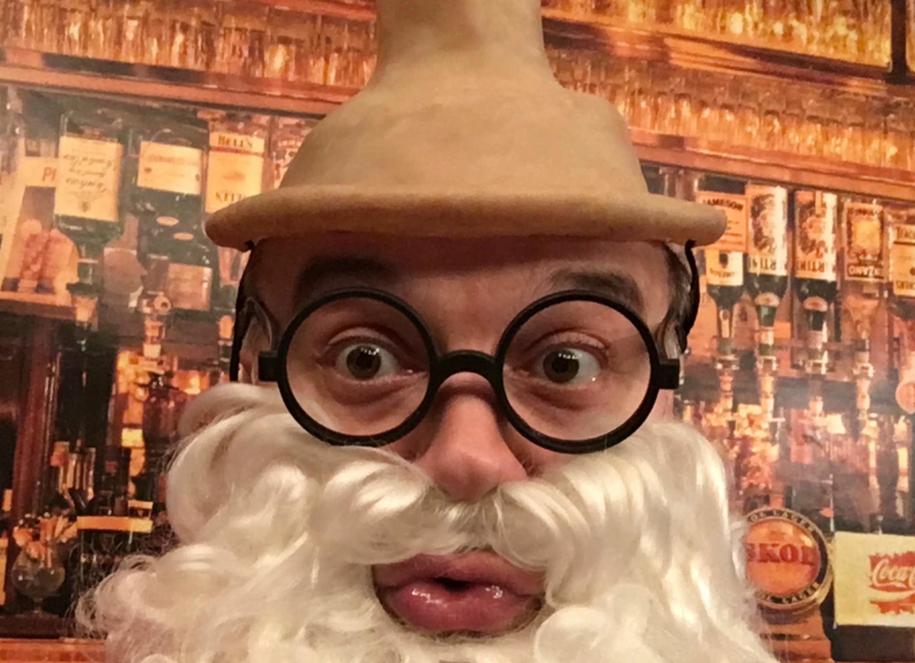 Причуды мужа или хороший гонорар: психолог дала оценку полуголым выходам Бьянки Цензори